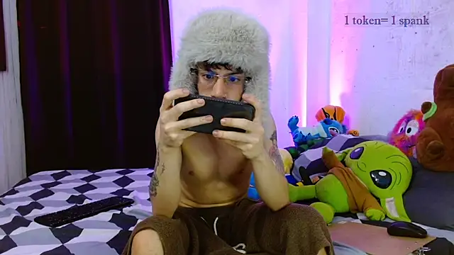 aaronjames1 online show from 01-06-26, 11:51