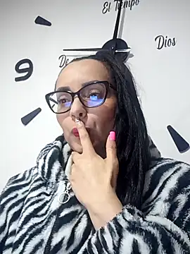 Snapshot of sarita_star chatting on 11-18-25, 01:55 sarita star online show from 11-18-25, 01:55