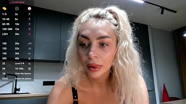 SaraShine  online show from 12-14-25, 09:30