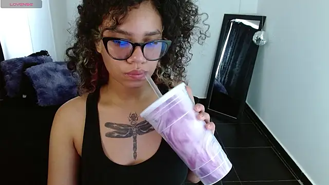 Snapshot of Canela_s1 chatting on 03-22-26, 03:26 Canela s1 online show from 03-22-26, 03:26