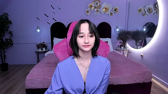 EmilySwonn online show from 10-27-25, 04:11