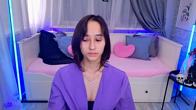 EmilySwonn online show from 10-30-25, 05:35