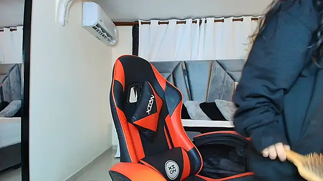 MiniLove 01 online show from 10-14-25, 12:50