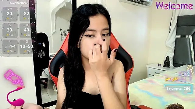 MiniLove 01 online show from 04-11-26, 12:09