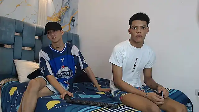 PRETTY FEM online show from 12-18-25, 01:44