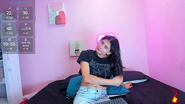 Snapshot of Georgina_Ferri_ chatting on 10-15-25, 05:13 Georgina Ferri online show from 10-15-25, 05:13