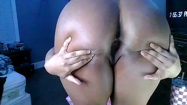 Snapshot of ebonymama23 chatting on 10-24-25, 11:56 ebonymama23 online show from 10-24-25, 11:56