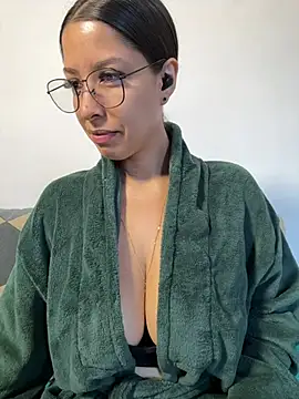 Snapshot of luvely chatting on 06-02-26, 01:02 luvely online show from 06-02-26, 01:02