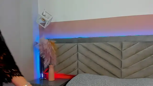 molly zanderbond  online show from 10-18-25, 03:09