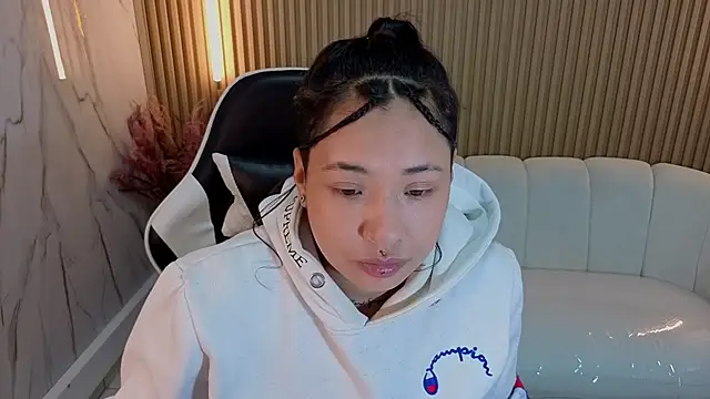 Snapshot of Hollypeyton_Tp chatting on 10-31-25, 01:12 Hollypeyton Tp online show from 10-31-25, 01:12