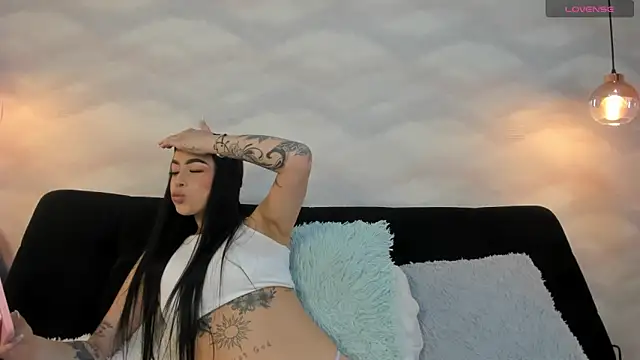 Snapshot of skailyn_angels chatting on 09-27-25, 05:23 skailyn angels online show from 09-27-25, 05:23