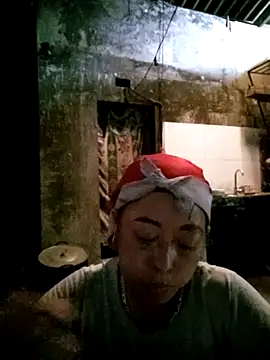 Snapshot of Sa2mh20 chatting on 10-31-25, 05:41 Sa2mh20 online show from 10-31-25, 05:41