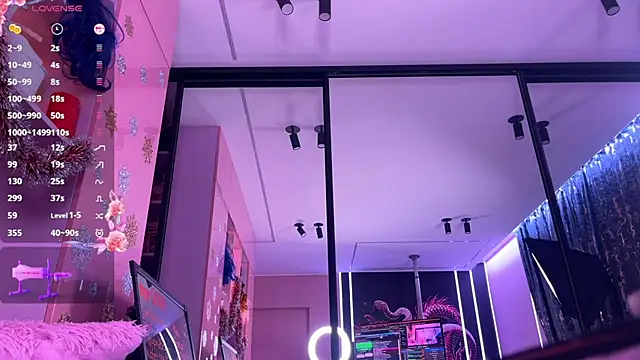 Snapshot of Crystallana chatting on 01-15-25, 11:19 Crystallana online show from 01-15-25, 11:19