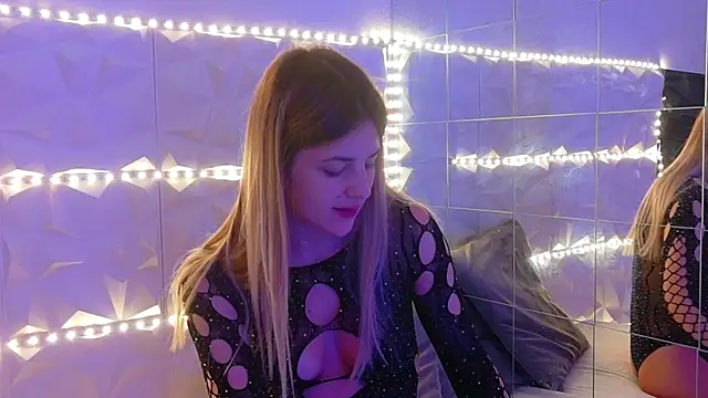 Aishha  online show from 11-06-25, 06:03