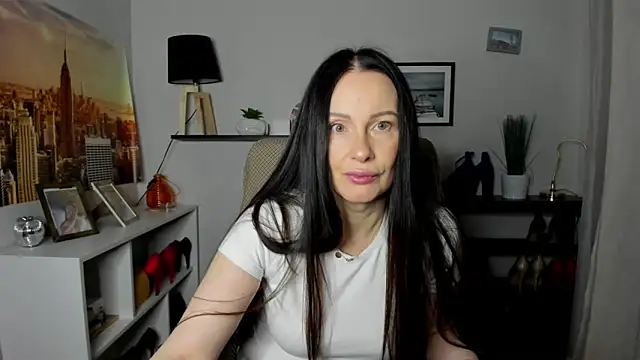 Snapshot of Velvet_Jasmine chatting on 02-13-26, 06:20 Velvet Jasmine online show from 02-13-26, 06:20