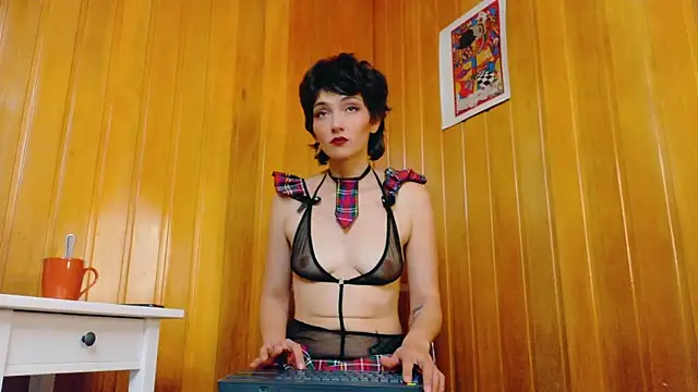 Zafiro Gem  online show from 10-16-25, 08:54