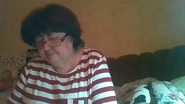 Snapshot of MilaSky5303 chatting on 10-09-25, 04:27 MilaSky5303 online show from 10-09-25, 04:27