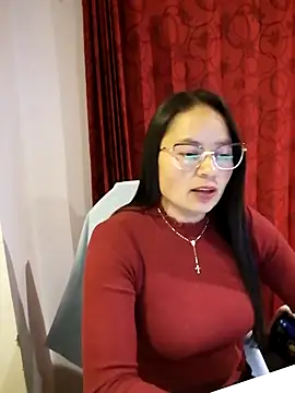 Snapshot of Daliz_Leon chatting on 11-19-25, 12:43 Daliz Leon online show from 11-19-25, 12:43