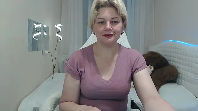 Snapshot of LadyElina chatting on 09-13-25, 11:54 LadyElina online show from 09-13-25, 11:54