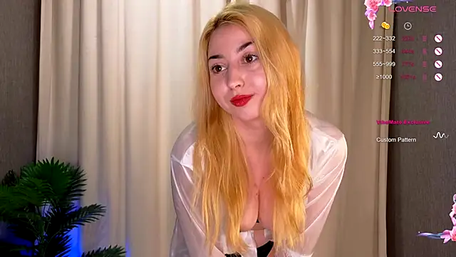 Snapshot of dreamhannah chatting on 09-17-25, 08:21 dreamhannah online show from 09-17-25, 08:21