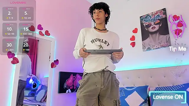 Snapshot of Thedoll_ethan7 chatting on 10-18-25, 05:35 Thedoll ethan7 online show from 10-18-25, 05:35