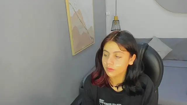 Julieth brown  online show from 11-18-25, 07:51