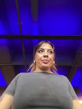 Snapshot of ArianaWil chatting on 10-17-25, 05:48 ArianaWil online show from 10-17-25, 05:48