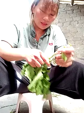 Mainay0033 online show from 10-18-25, 05:10