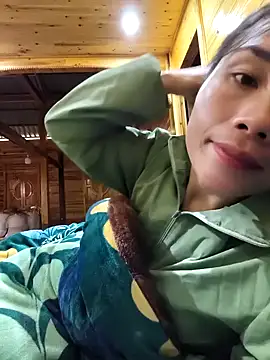 Snapshot of sun_122 chatting on 11-18-25, 05:01 sun 122 online show from 11-18-25, 05:01