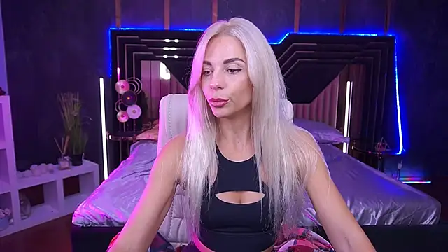 BellaRayyy online show from 10-09-25, 01:03