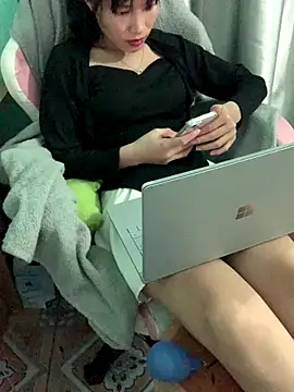 Snapshot of Ly-ny chatting on 11-14-25, 05:44 Ly-ny online show from 11-14-25, 05:44