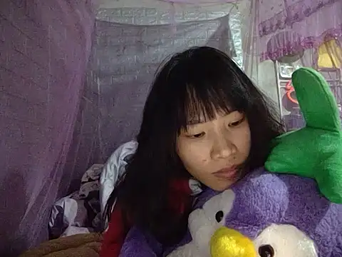 Snapshot of Ly-ny chatting on 12-19-25, 01:29 Ly-ny online show from 12-19-25, 01:29