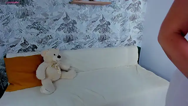 Snapshot of BattyBaker chatting on 10-15-25, 02:44 BattyBaker online show from 10-15-25, 02:44