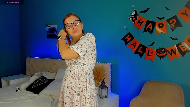 Snapshot of BattyBaker chatting on 10-24-25, 02:19 BattyBaker online show from 10-24-25, 02:19