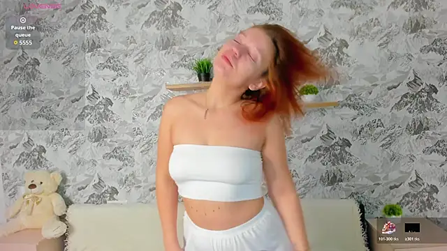 Snapshot of BattyBaker chatting on 10-28-25, 02:04 BattyBaker online show from 10-28-25, 02:04