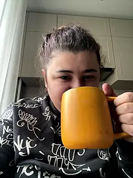 AliceCurlyX online show from 01-10-26, 10:50