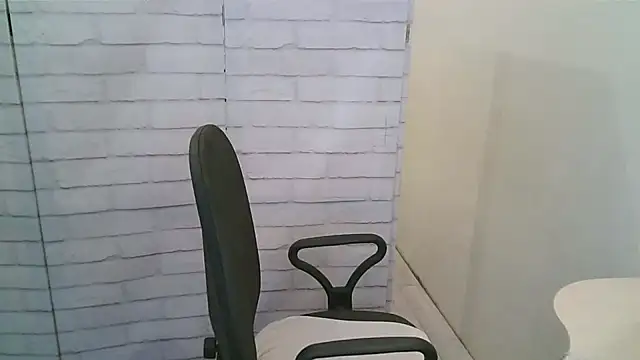 Snapshot of Helen_xi_ chatting on 11-09-25, 01:09 Helen xi online show from 11-09-25, 01:09