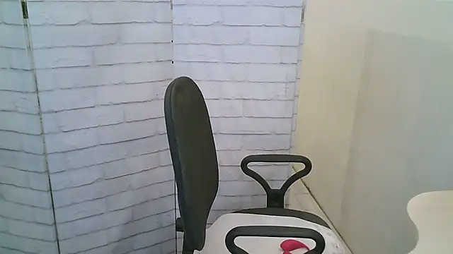 Snapshot of Helen_xi_ chatting on 02-11-26, 05:23 Helen xi online show from 02-11-26, 05:23