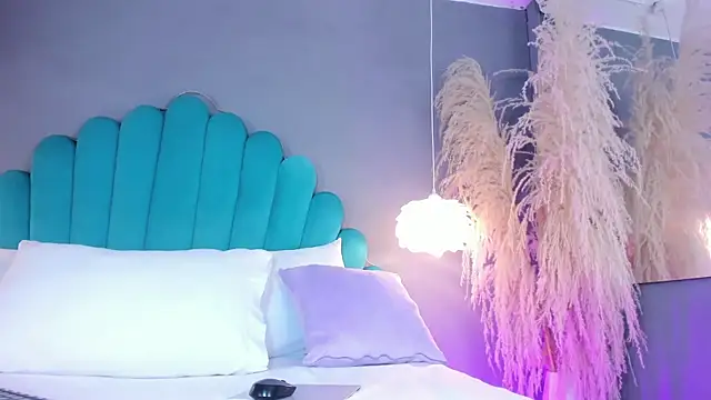 AlassiaHocthner online show from 10-16-25, 12:28