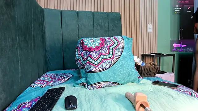 Snapshot of EvelynFoxx- chatting on 11-13-25, 07:02 EvelynFoxx- online show from 11-13-25, 07:02