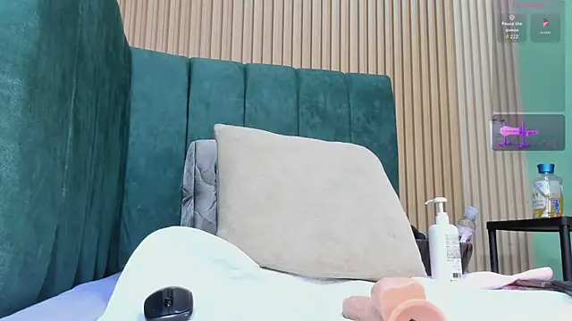 Snapshot of EvelynFoxx- chatting on 11-17-25, 07:19 EvelynFoxx- online show from 11-17-25, 07:19