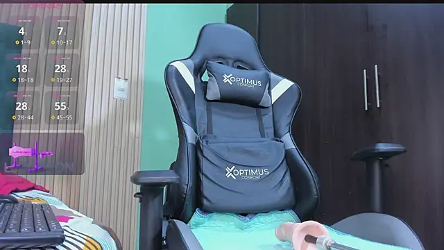 Snapshot of EvelynFoxx- chatting on 12-01-25, 07:08 EvelynFoxx- online show from 12-01-25, 07:08