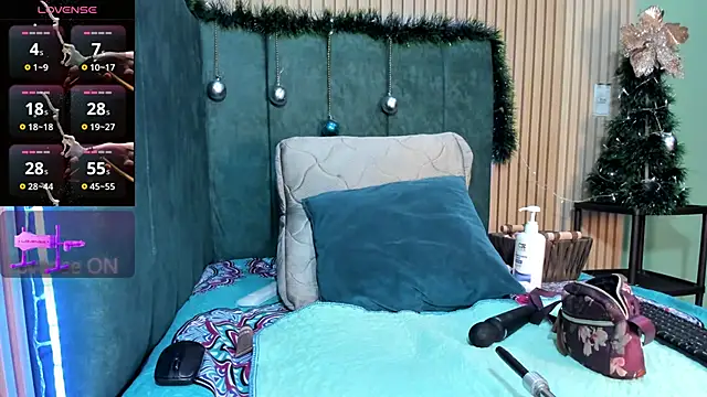 Snapshot of EvelynFoxx- chatting on 12-18-25, 07:09 EvelynFoxx- online show from 12-18-25, 07:09