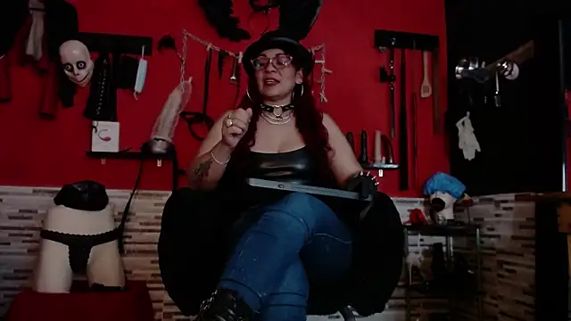 Miss Mirandaa online show from 10-31-25, 01:39