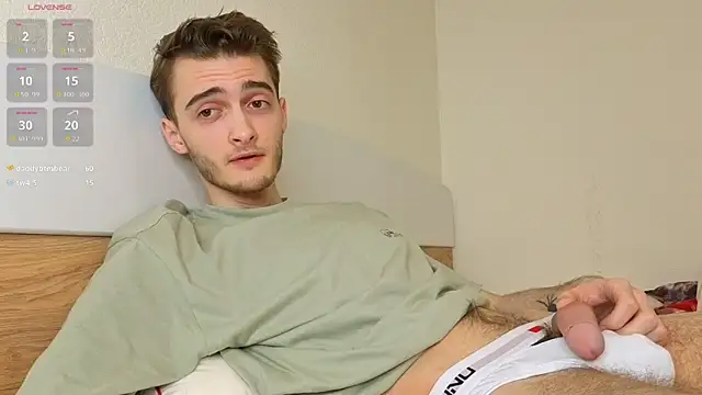 Snapshot of spider____man chatting on 03-31-26, 03:23 spider man online show from 03-31-26, 03:23