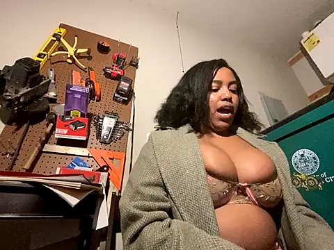 princesslivv online show from 12-19-25, 07:04