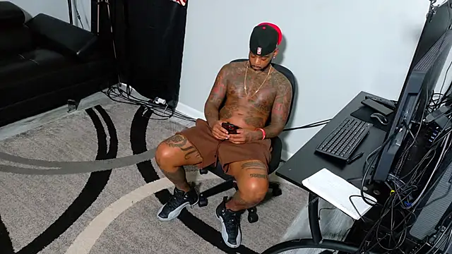 SLANGONDEMHOES online show from 10-30-25, 06:19