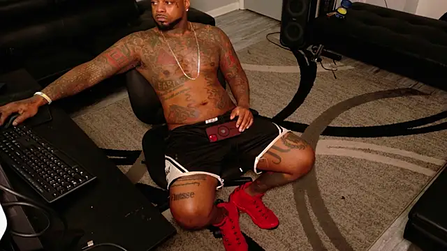 SLANGONDEMHOES online show from 05-03-26, 04:57