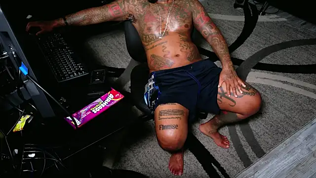 SLANGONDEMHOES online show from 06-18-26, 03:18