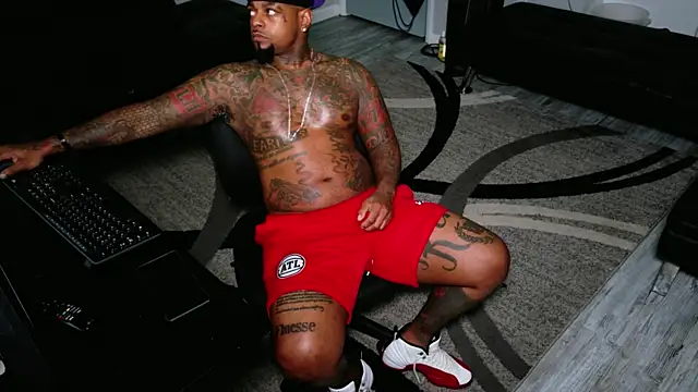 SLANGONDEMHOES online show from 06-18-26, 01:59